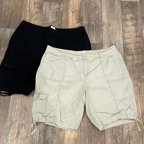 St. John's Bay Black and Cream Women's Shorts Bermudas - Picture 1 of 1